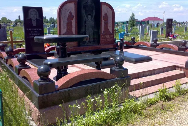Гранитная ограда 43