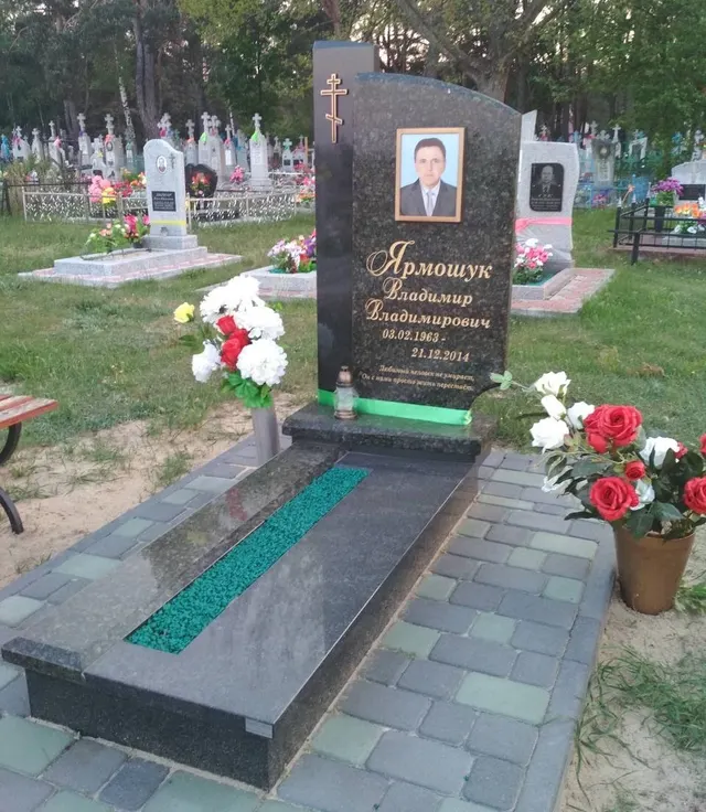 Памятник — АП-2330